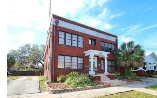 Front of propety - 2308 W North B St