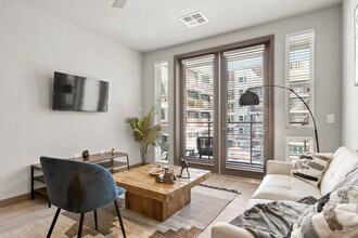 Building Photo - 400 N 2nd Ave