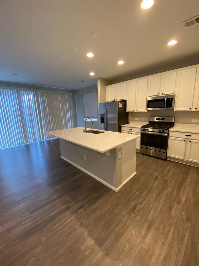 Foto del edificio - 4 bedroom 3 bathroom Single Family House i...