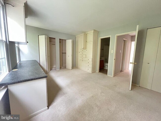Foto del edificio - 5884 Bridgetown Ct