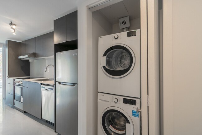 Photo du bâtiment - 4350 Av. de l'Hôtel-de-Ville