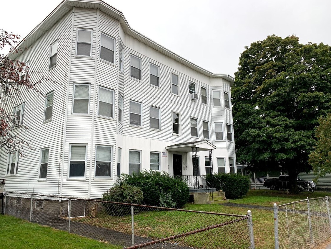 213 Laurel St Unit 5, Manchester, NH 03103 Room for Rent in