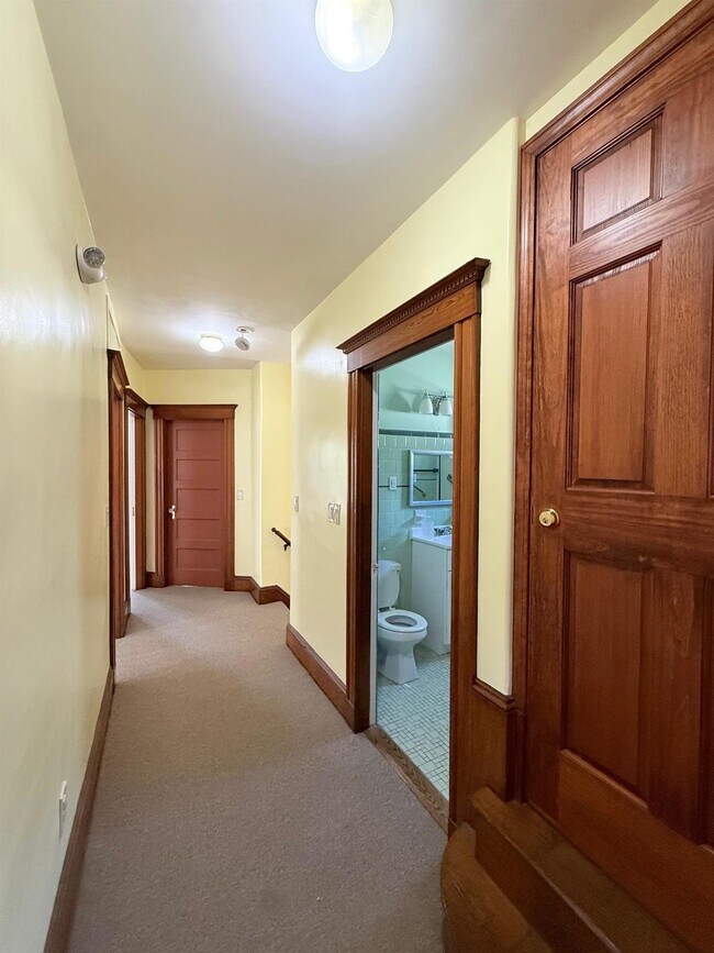 Foto del edificio - 105 Bromfield Rd