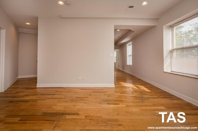 Building Photo - 7225 N Rogers Ave