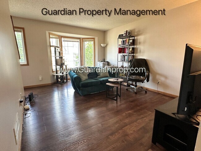 Foto del edificio - Prior Lake Town Home, 1 Car Garage, W/D, Walk out Patio, Dishwasher Available Sept