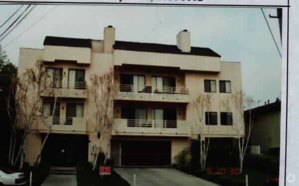 Primary Photo - Forman Apartments