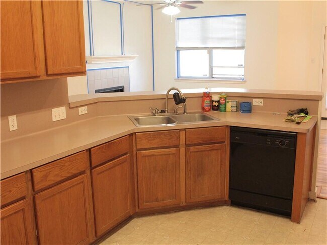 Building Photo - 8010 Willet Trail
