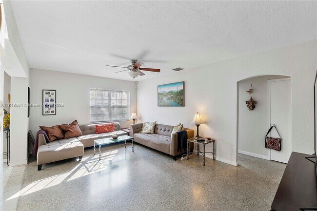 Foto del edificio - 1321 NE 16th Ave
