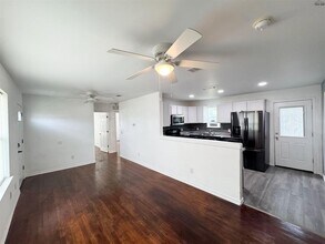 Building Photo - 406 2nd St