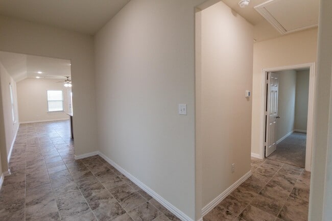 Building Photo - 572 Ruthye Ln