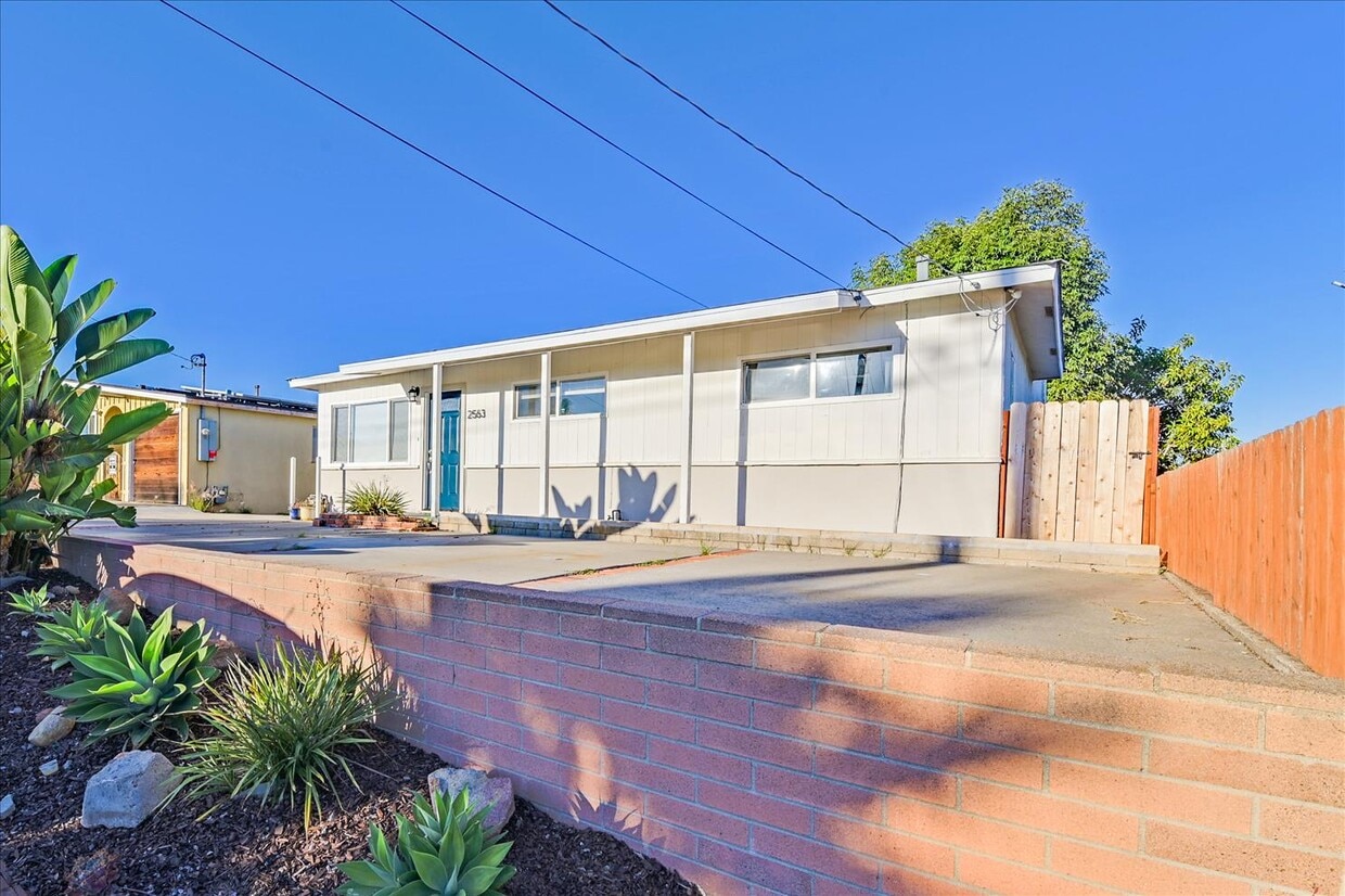 Primary Photo - 2563 Roseview Pl