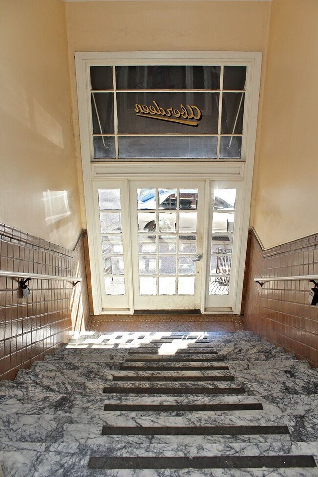 Foto del edificio - 1529 SE Hawthorne Blvd