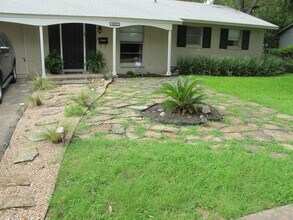 Building Photo - 8418 Briarwood Ln