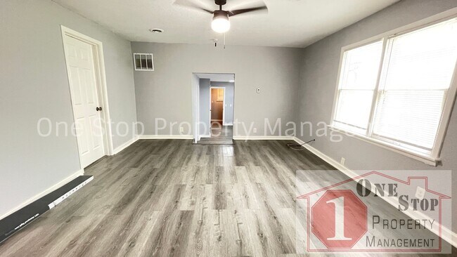 Building Photo - Beautiful 4 Bedroom 2 Bathroom Home in Kan...