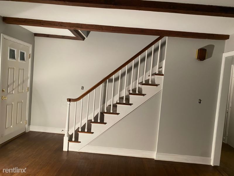 Building Photo - 4 br, 1 bath House - 226 Bassett Road