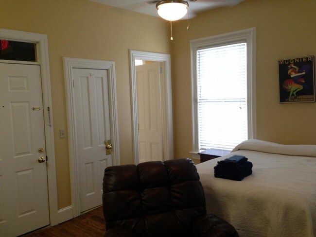 Foto del edificio - 1025 West Fourth Street, Apt 6