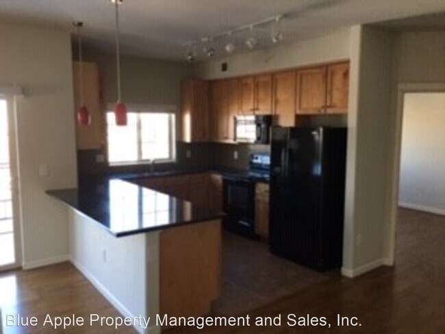 Building Photo - 2 br, 2 bath House - 1044 Rockhurst Dr #408