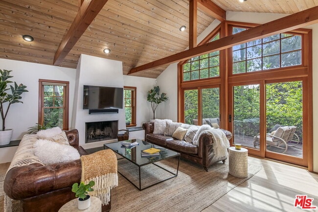 Building Photo - 27 Latimer Rd