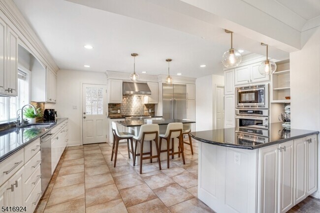 Foto del edificio - 304 Forest Dr S