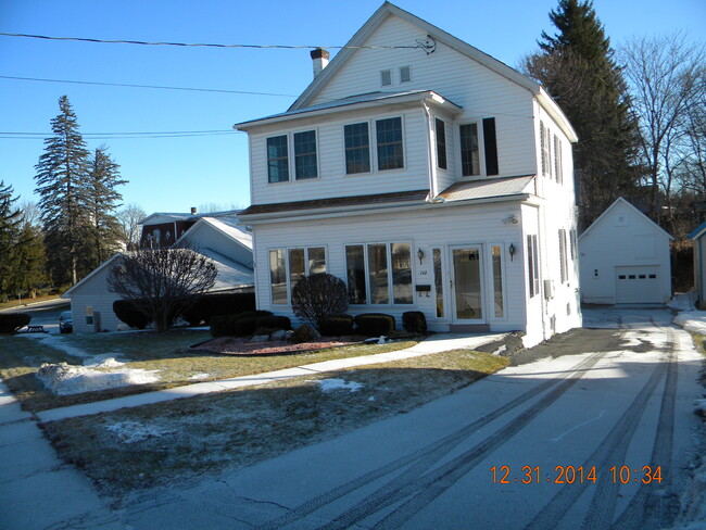 Foto del edificio - 146 Lake George Ave