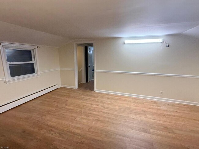 Foto del edificio - 80 Allentown Rd