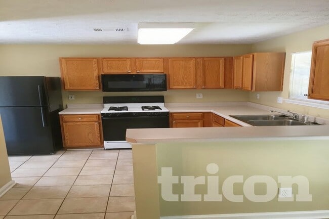 Building Photo - 553 Arbor Ridge Dr