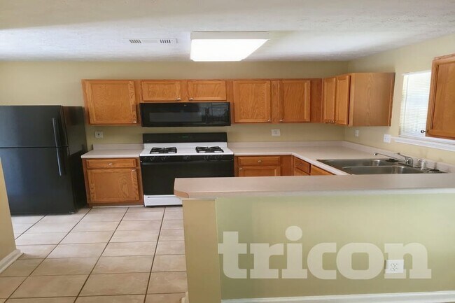 Foto del edificio - 553 Arbor Ridge Dr
