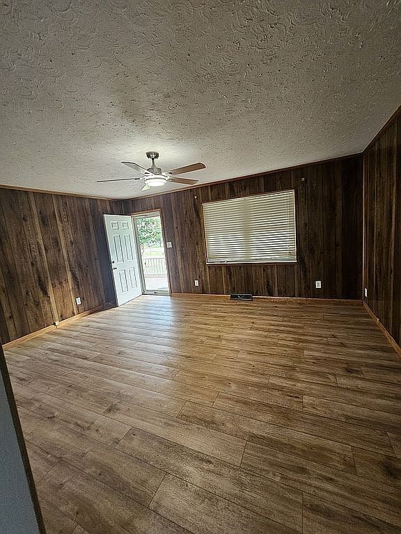 Building Photo - 123 Burbank Dr