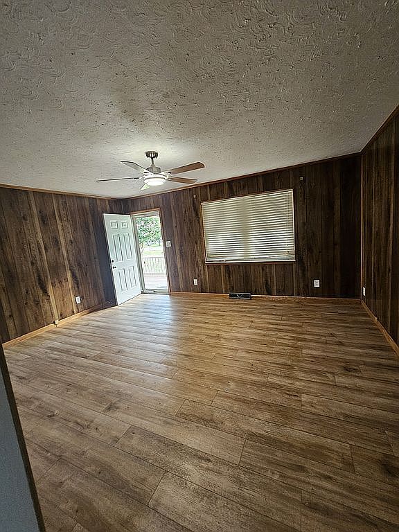 Foto del edificio - 123 Burbank Dr