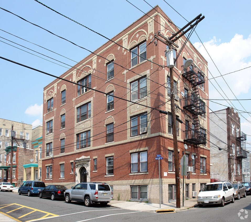 Primary Photo - 5400 Madison St
