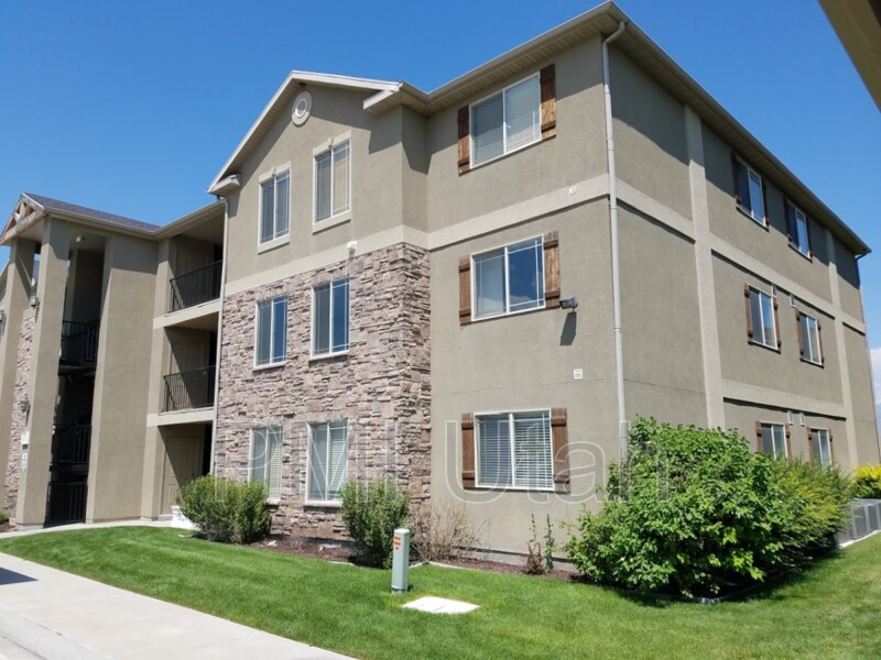 Foto principal - 3561 E Rock Creek Rd