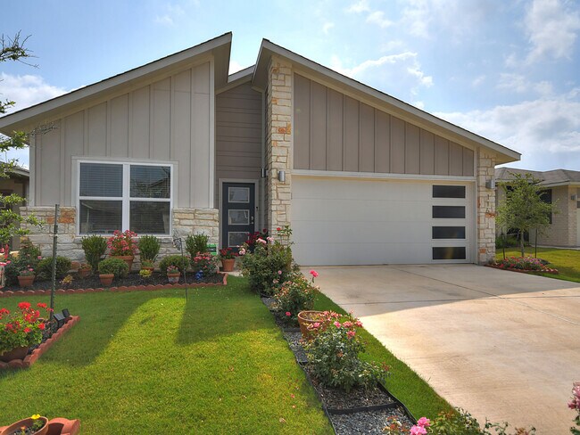 Building Photo - 116 Deserti Rd