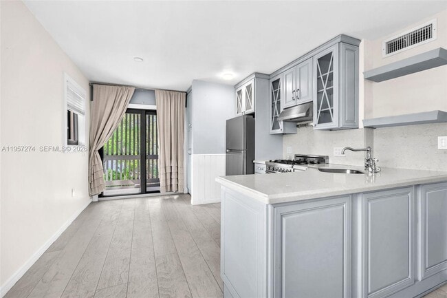 Foto del edificio - 3265 Virginia St