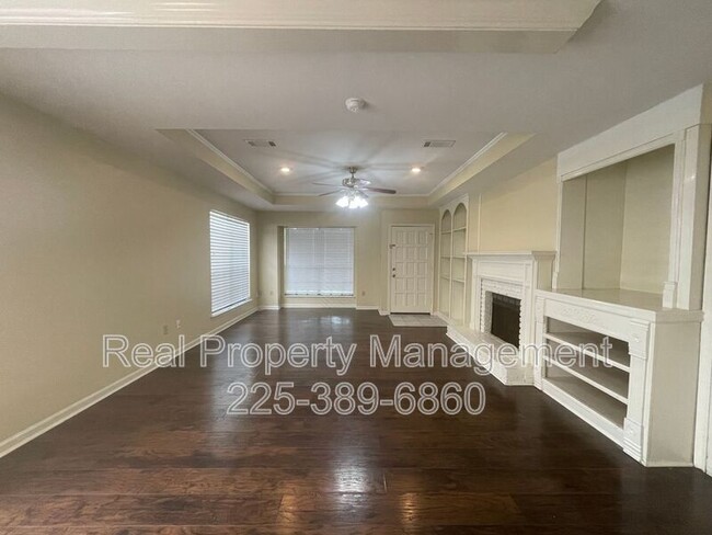 Foto del edificio - 9147 Fox Run Ave