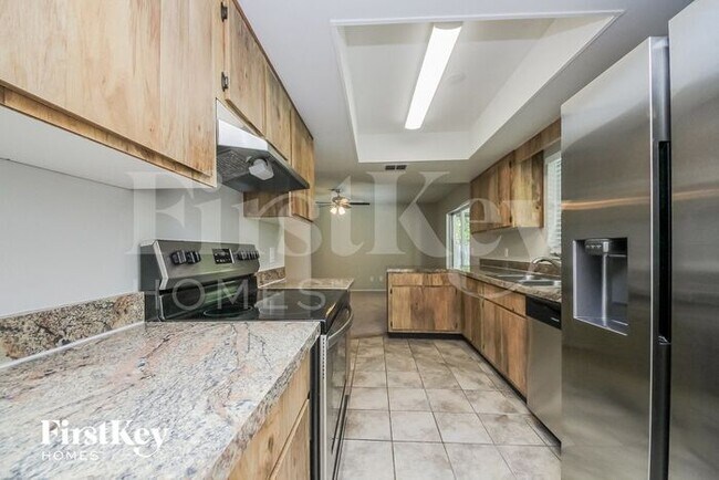 Building Photo - 443 Elkwood Ln