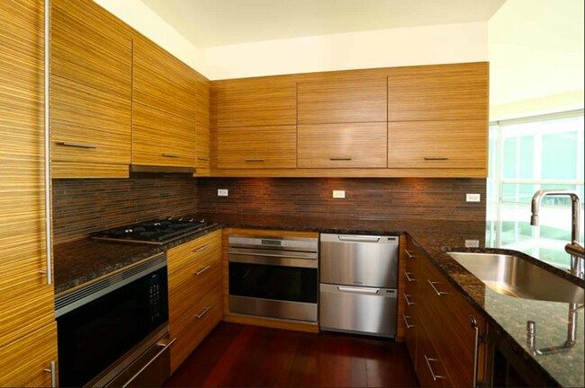 Foto del edificio - 1624 W Division St