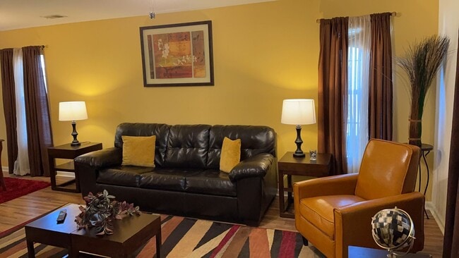 Building Photo - 3 bedroom/2 bath furnished condo in Fairways