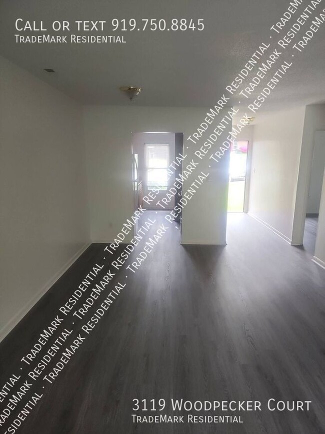 Building Photo - 2 bedroom 2 bath duplex