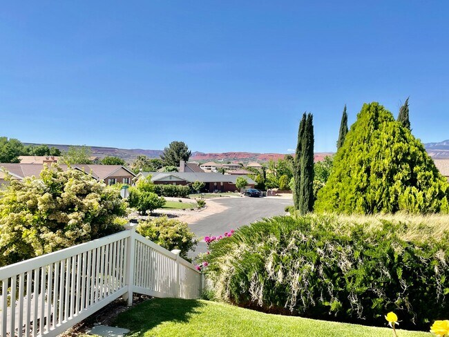 Foto del edificio - 3-BR Pet-Friendly Home in Bloomington Hills