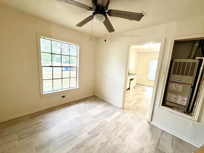 Building Photo - 600 Camp Dr