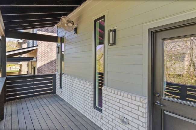 Building Photo - 11 Dutch Dr