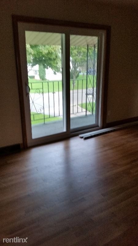 Building Photo - 3 br, 1.5 bath Apartment - 1280 N 116th St