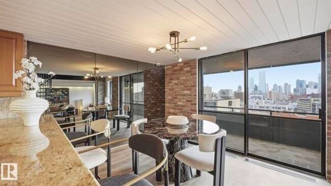 Building Photo - 10160-10115 115 St NW