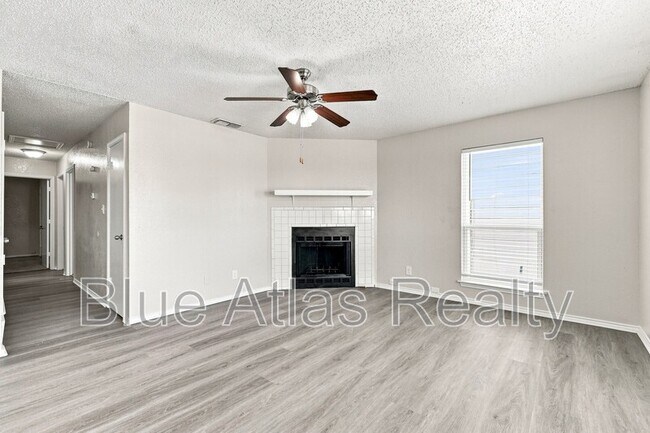 Foto del edificio - 8133 Foxfire Ln