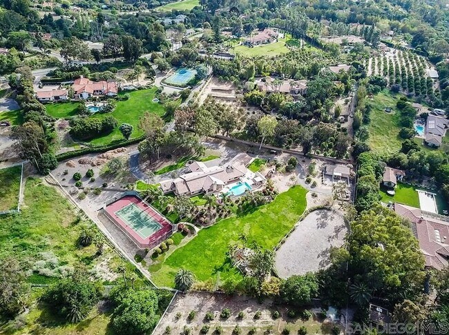 Building Photo - Beautiful Rancho Santa Fe Covenant home on...