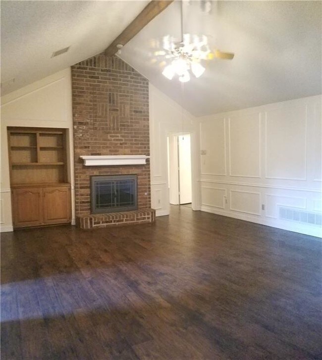Building Photo - 694 Savanna Dr
