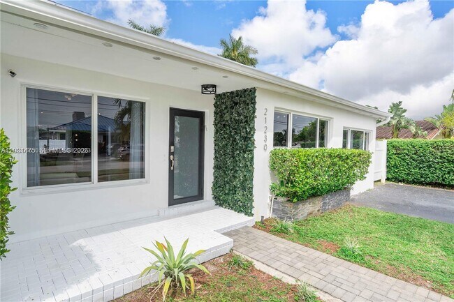 Foto del edificio - 21230 NE 24th Ct