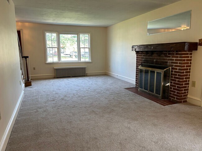 Building Photo - 112-114 Millersville Rd.