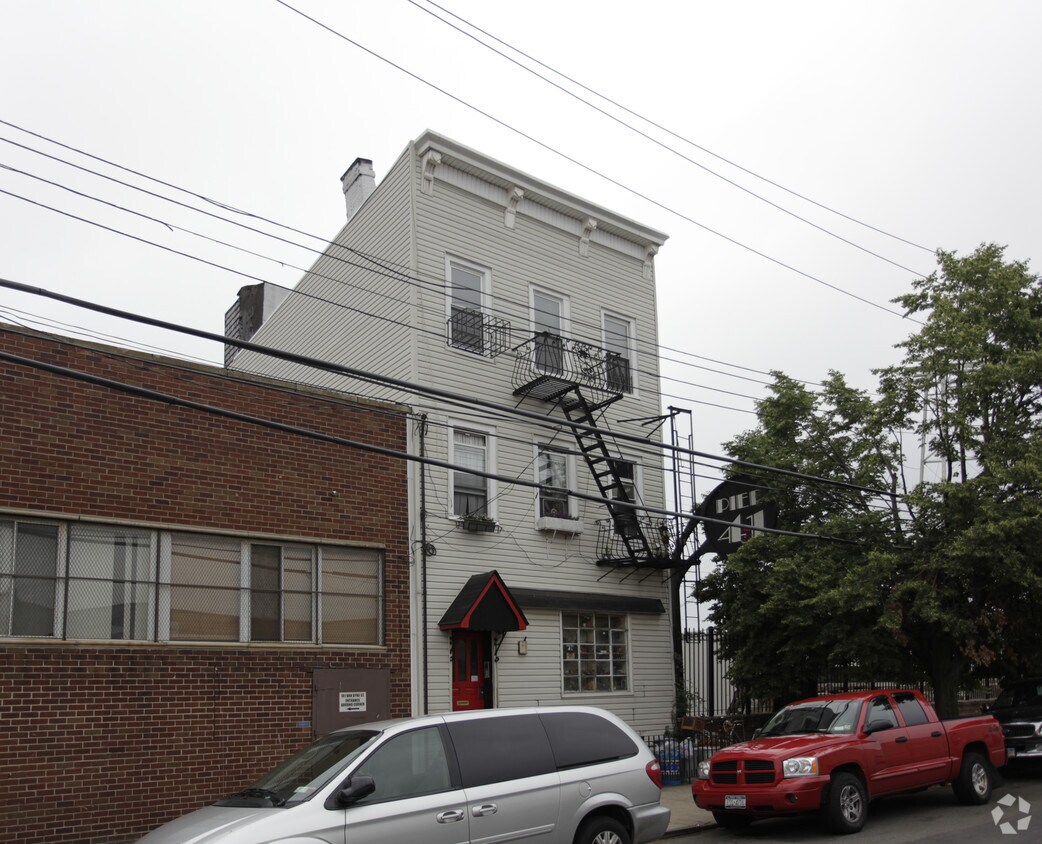 Foto principal - 183 Van Dyke St