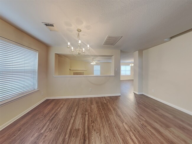 Foto del edificio - 1913 Plum Falls Ln